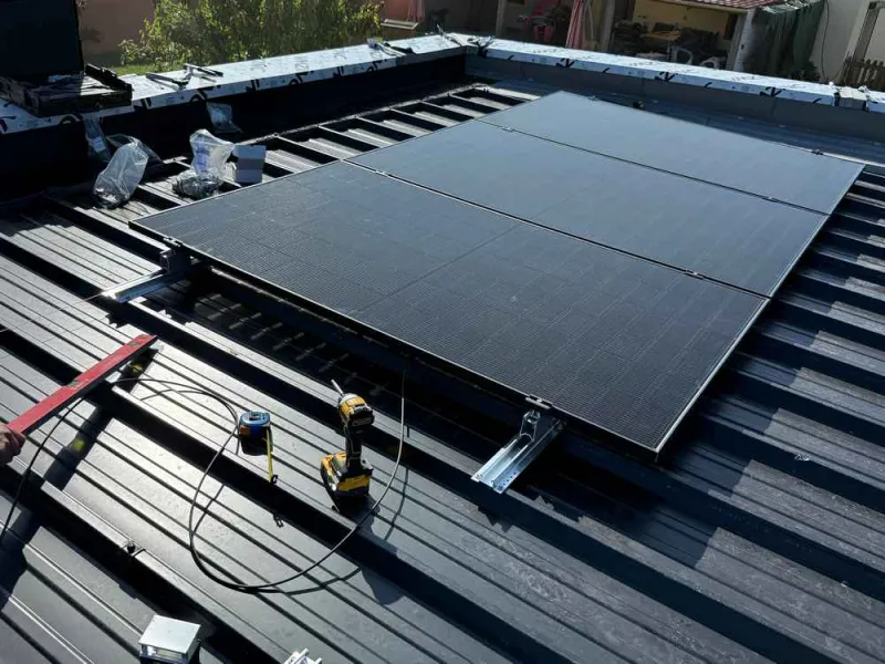 Installation des panneaux photovoltaïques sur un toit plat, Amiens, WALT ELECTRIQUE
