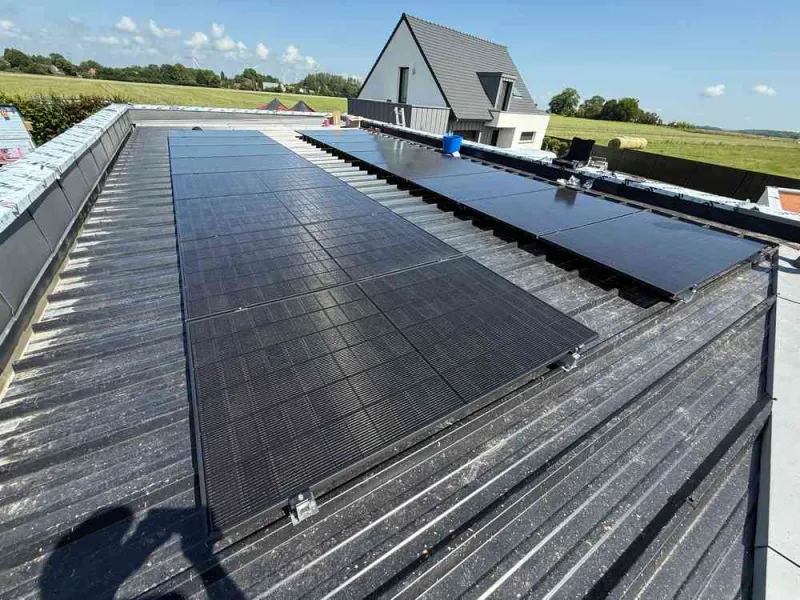 Installation des panneaux photovoltaïques sur un toit plat, Amiens, WALT ELECTRIQUE