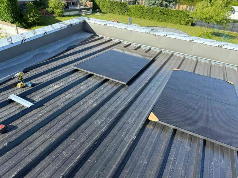Installation des panneaux photovoltaïques sur un toit plat, Amiens, WALT ELECTRIQUE