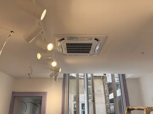 Walt Electrique installe une climatisation au plafond dans un restaurant à Amiens, Amiens, WALT ELECTRIQUE