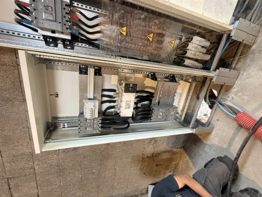 Walt Electrique installe un inverseur de source près d'Amiens, Amiens, WALT ELECTRIQUE