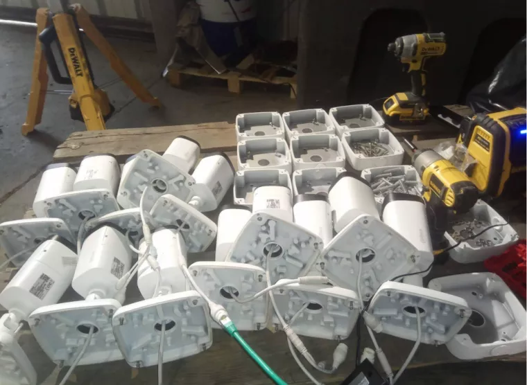 Installer un système d'alarme sur toutes les portes d'entrées et fenêtres dans un bâtiment agricole isolé, Amiens, WALT ELECTRIQUE
