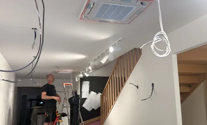 Walt Electrique installe une climatisation au plafond dans un restaurant à Amiens, Amiens, WALT ELECTRIQUE