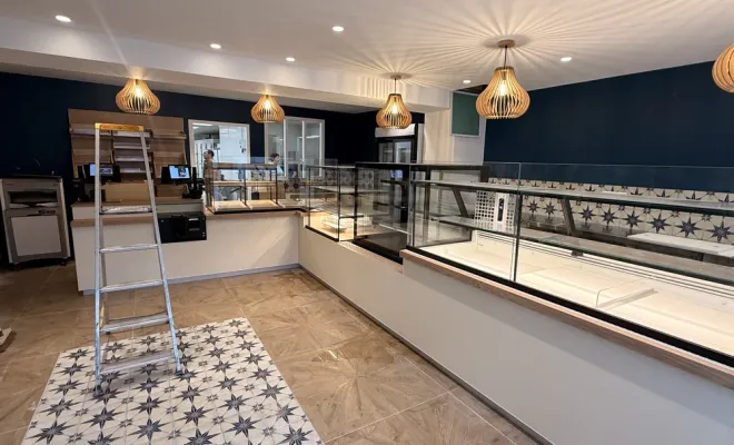 Rénovation d'une boulangerie prés d'Amiens avec tableau en tarif jaune, Amiens, WALT ELECTRIQUE