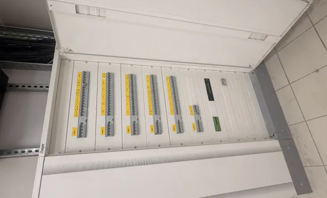 Rénovation d'une boulangerie prés d'Amiens avec tableau en tarif jaune, Amiens, WALT ELECTRIQUE