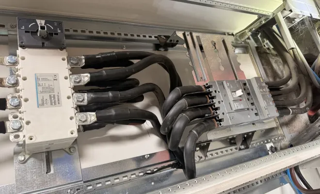 Câblage d'un inverseur de source près d'Amiens, Amiens, WALT ELECTRIQUE